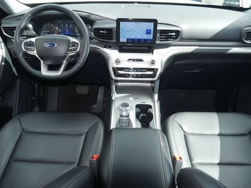 Used 2022 Ford Explorer XLT w/ Equipment Group 202A AWD/4WD image 8