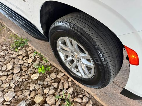 Used 2023 Chevrolet Suburban LS RWD image 30