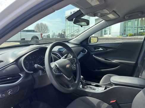 Used 2022 Chevrolet Malibu LS image 9