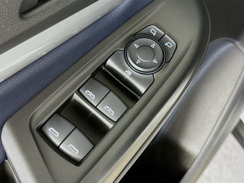 Used 2022 Chevrolet Bolt EUV LT w/ Convenience Package image 17