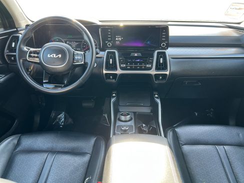Used 2023 Kia Sorento EX w/ Panoramic Sunroof Package image 10