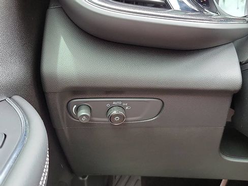 Used 2023 Buick Envision Preferred FWD image 13