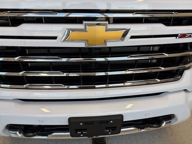 New 2026 Chevrolet Silverado 3500 LT w/ Z71 Chrome Sport Edition AWD/4WD image 9