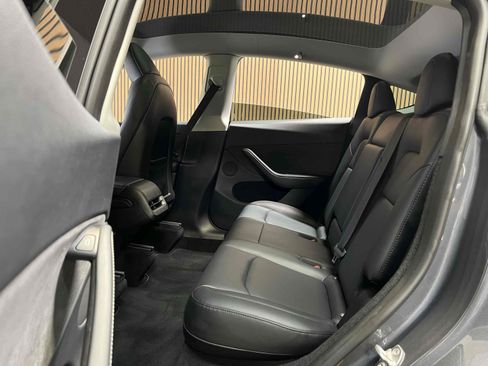 Used 2023 Tesla Model Y Long Range AWD/4WD image 35
