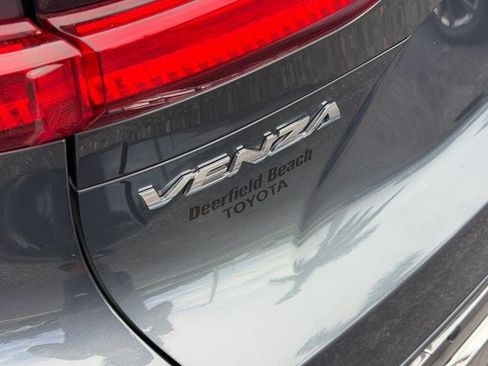 Used 2023 Toyota Venza Limited AWD/4WD image 16