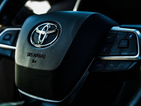 Used 2021 Toyota Highlander Platinum AWD/4WD image 28