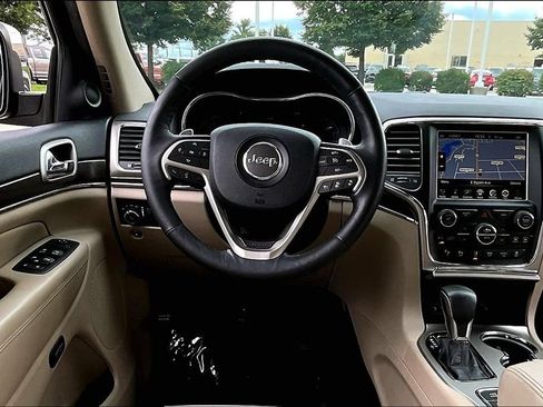 Used 2017 Jeep Grand Cherokee Limited w/ Luxury Group II AWD/4WD image 17