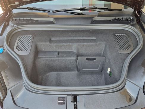 Certified 2025 Porsche Macan Turbo Electric AWD/4WD image 27
