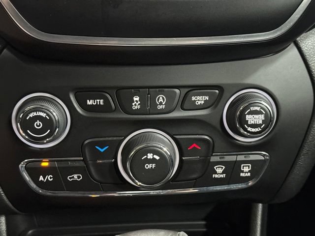 Used 2019 Jeep Cherokee Latitude w/ Popular Appearance Group AWD/4WD image 17