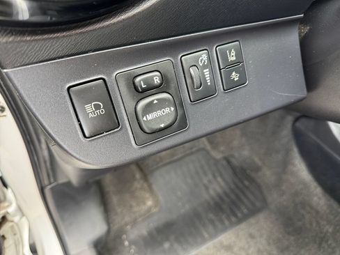 Used 2017 Toyota Prius C Two FWD image 27