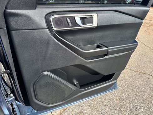 Used 2020 Ford Explorer Base image 13