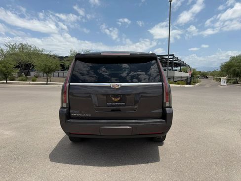 Used 2018 Cadillac Escalade Luxury w/ LPO, Radiant Package AWD/4WD image 8