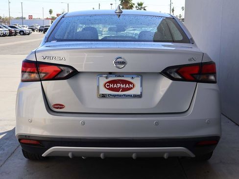 Used 2021 Nissan Versa SV image 4
