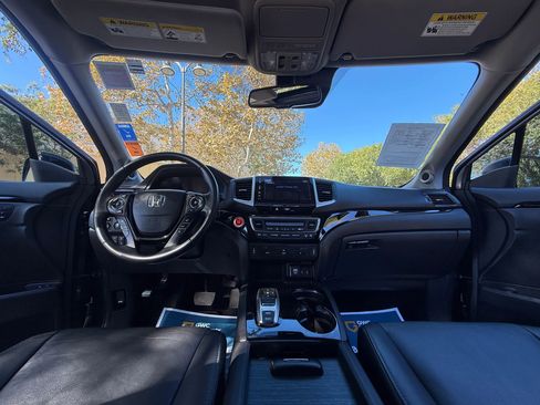Used 2018 Honda Pilot Touring image 16