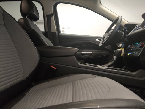 Used 2017 Ford Escape SE w/ Equipment Group 201A FWD image 21