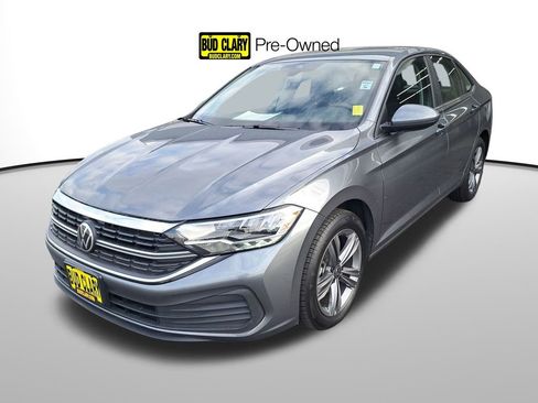 Used 2024 Volkswagen Jetta SE image 1
