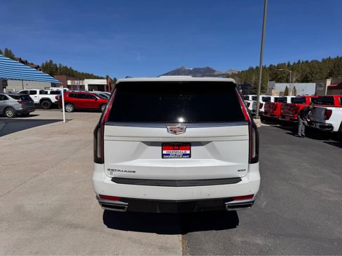 Used 2022 Cadillac Escalade Luxury image 4