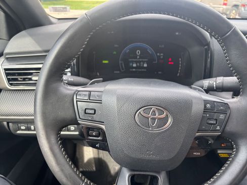 Used 2025 Toyota Camry SE image 32