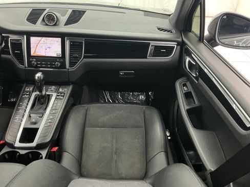 Used 2018 Porsche Macan AWD/4WD image 28