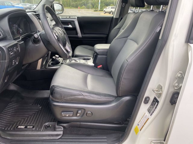 Used 2022 Toyota 4Runner SR5 Premium w/ Moonroof Package AWD/4WD image 11