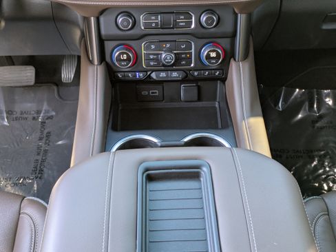 Used 2024 Chevrolet Suburban High Country image 22