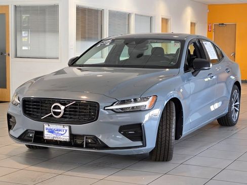 Used 2022 Volvo S60 B5 Inscription FWD image 4