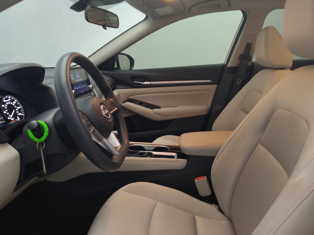 Used 2023 Nissan Altima 2.5 SV FWD image 17