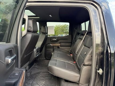 Used 2019 Chevrolet Silverado 1500 High Country w/ Technology Package AWD/4WD image 8