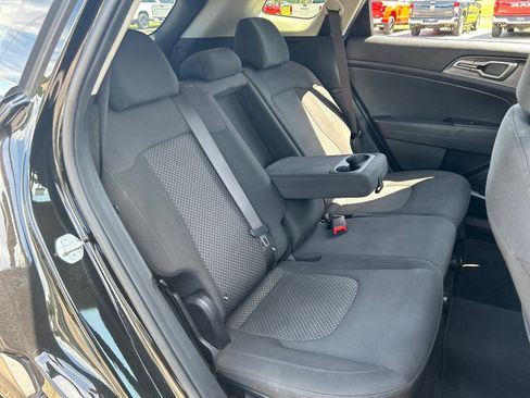 Used 2025 Kia Sportage LX FWD image 17