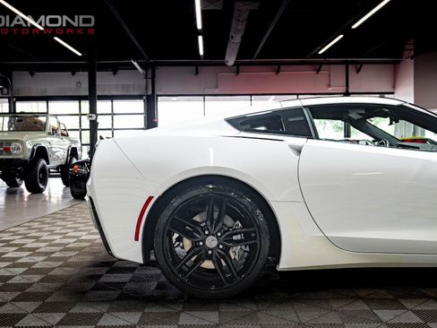 Used 2019 Chevrolet Corvette Stingray Coupe w/ 1LT RWD image 23