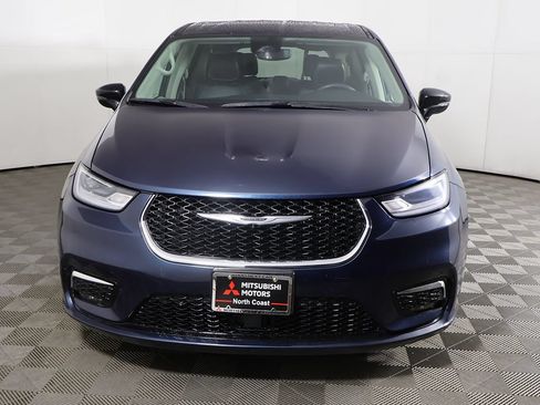 Used 2024 Chrysler Pacifica Limited FWD image 17