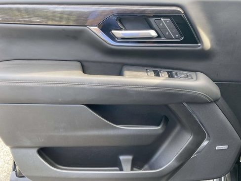 Used 2025 GMC Yukon XL Elevation AWD/4WD image 16