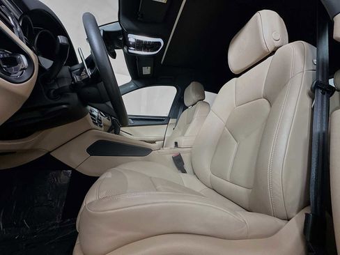 Used 2025 Porsche Macan image 5