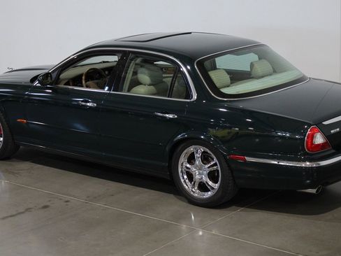 Used 2004 Jaguar XJ8 RWD image 9
