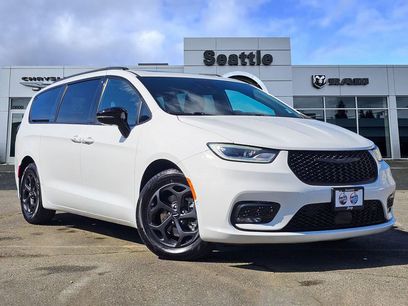 Used 2023 Chrysler Pacifica Limited w/ S Appearance Package