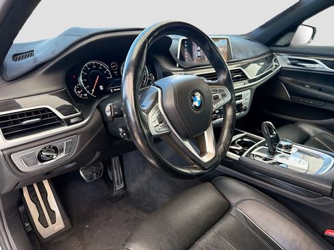 Used 2019 BMW 740i w/ Executive Package image 26