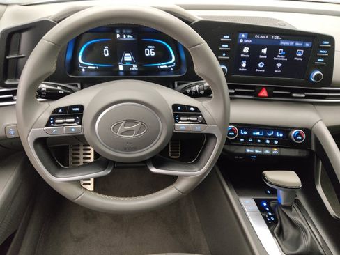Used 2025 Hyundai Elantra Sport FWD image 22