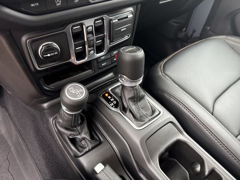 New 2025 Jeep Gladiator Sport w/ Premium Package image 30