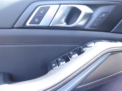 Used 2022 BMW X5 sDrive40i w/ M Sport Package image 25