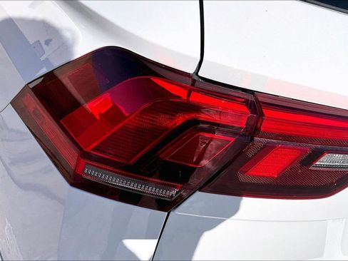 Used 2022 Volkswagen Tiguan S FWD image 29