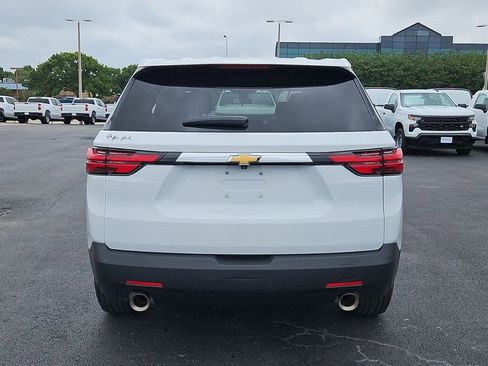 Used 2023 Chevrolet Traverse LS FWD image 5