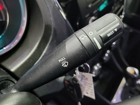 Used 2013 Chrysler 200 Limited image 30