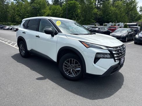 Used 2024 Nissan Rogue S AWD/4WD image 7