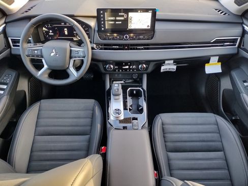 New 2026 Mitsubishi Outlander SE image 2