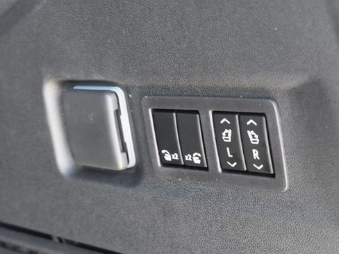 New 2026 Chevrolet Suburban Premier image 24