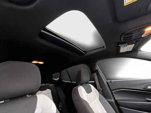 Used 2024 Chevrolet Trax RS w/ Sunroof Package image 13