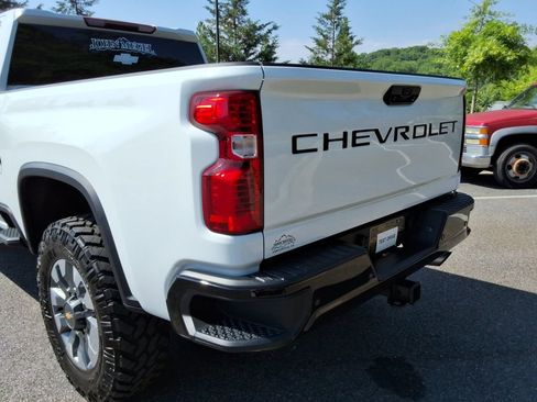 Used 2025 Chevrolet Silverado 2500 Custom w/ Custom Value Package AWD/4WD image 15