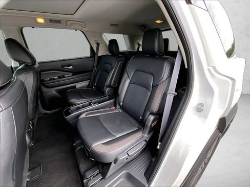Used 2023 Nissan Pathfinder SL w/ SL Premium Package FWD image 28