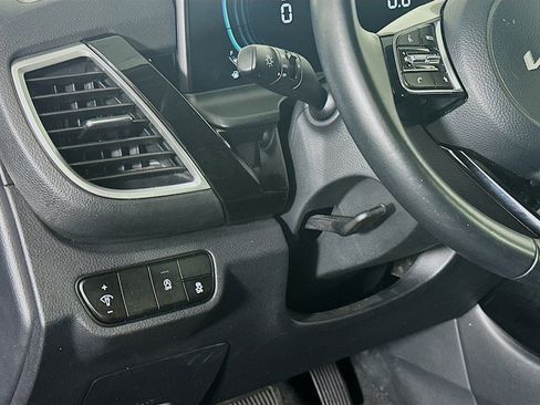 Used 2025 Kia Seltos S image 17