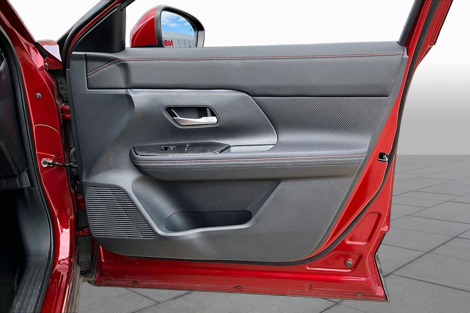 Certified 2025 Nissan Kicks SR w/ SR Premium Package FWD image 23